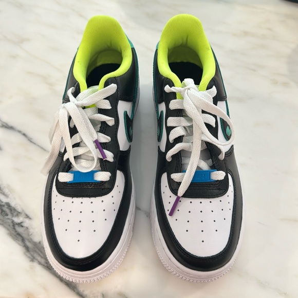 Nike Air Jordan's big kids size 4.5 - Picture 1 of 5